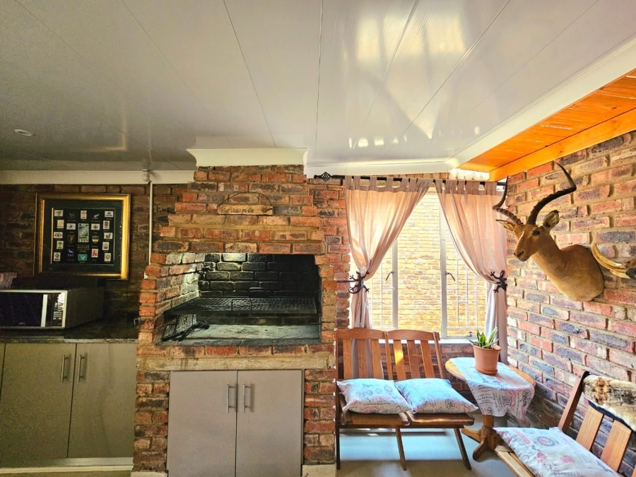 3 Bedroom Property for Sale in Miederpark North West